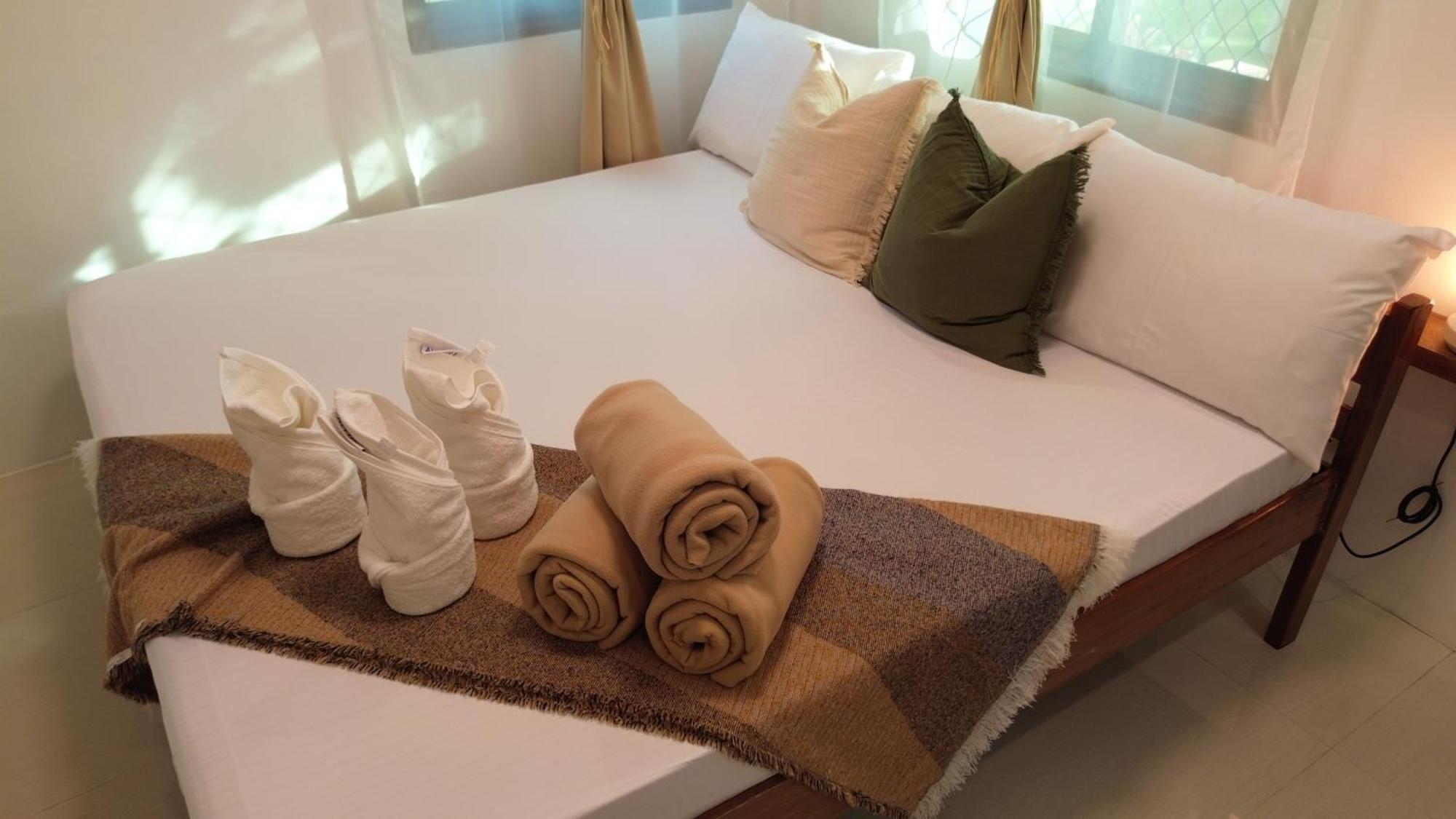 General'S Hideout Siargao Hotel เจเนอรัลลูนา ภายนอก รูปภาพ